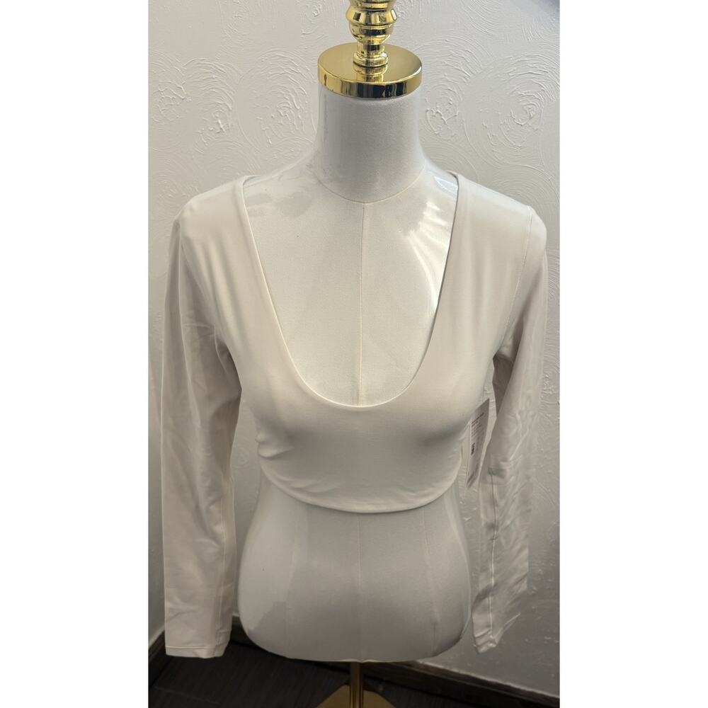 Athleta Transcend Scoop Crop Top Size Small Cream NWT Long Sleeve Stretch